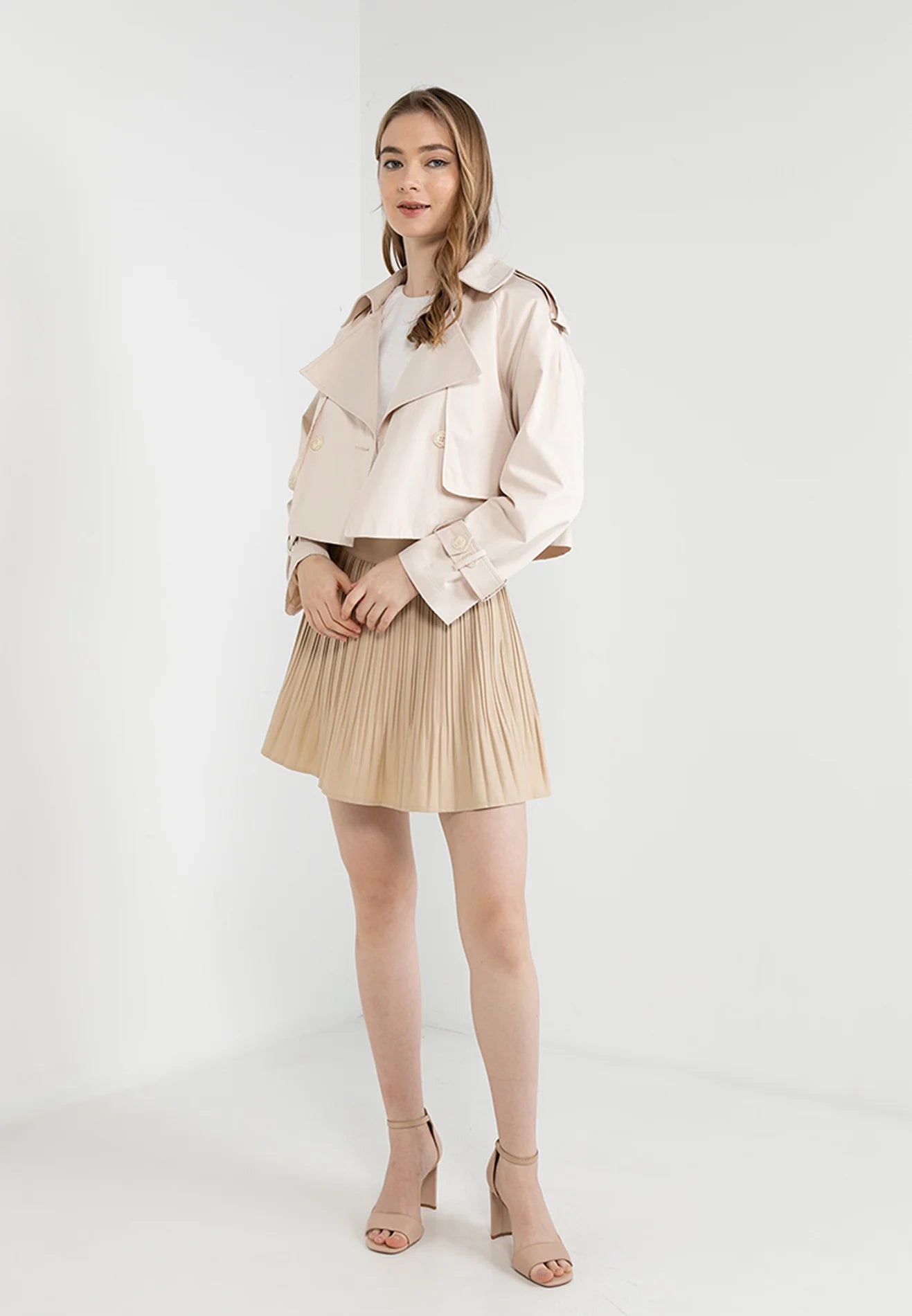 ELLE Apparel Buttoned Lapel Cropped Trenchcoat