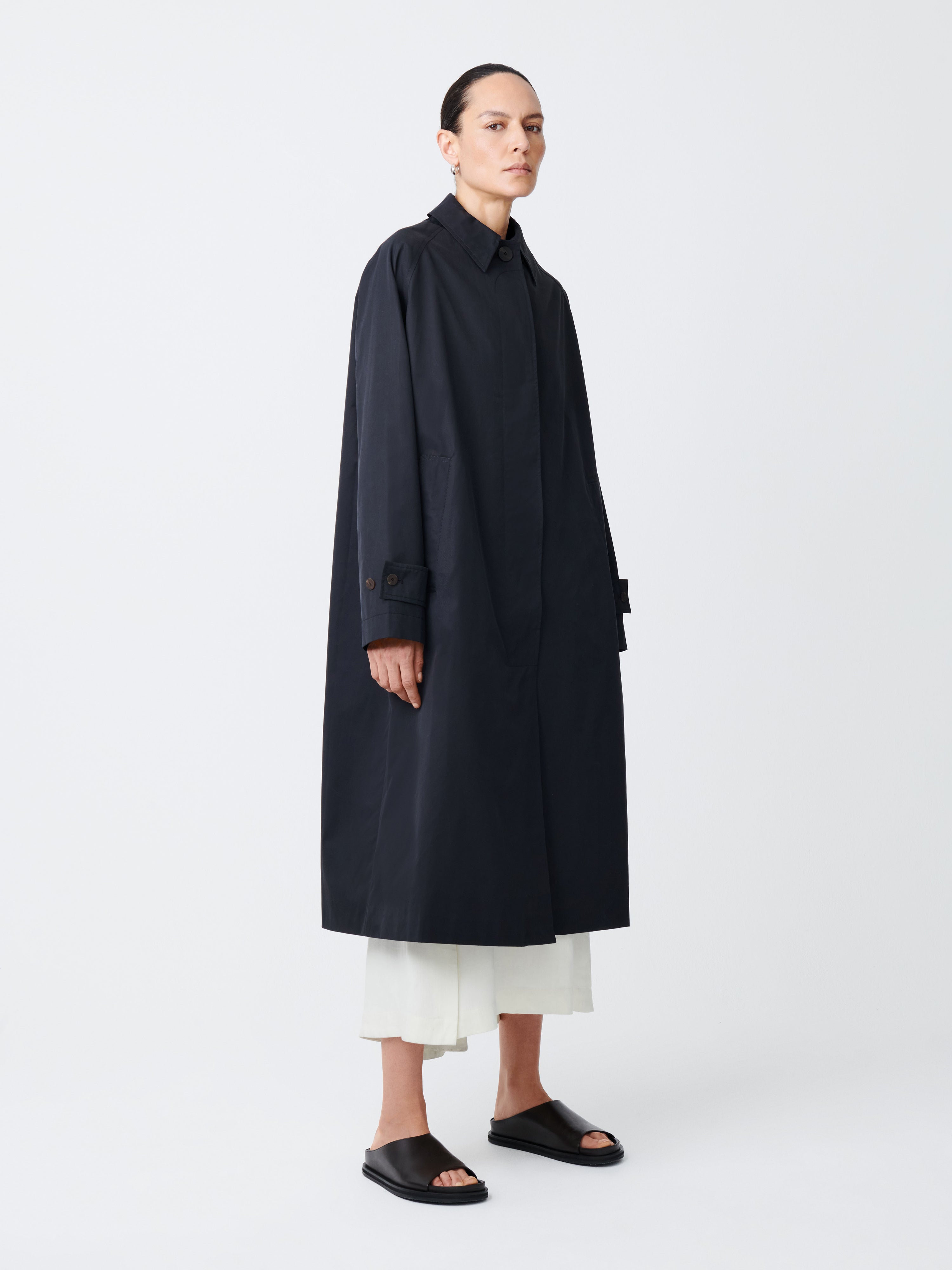 Holin Coat in Black