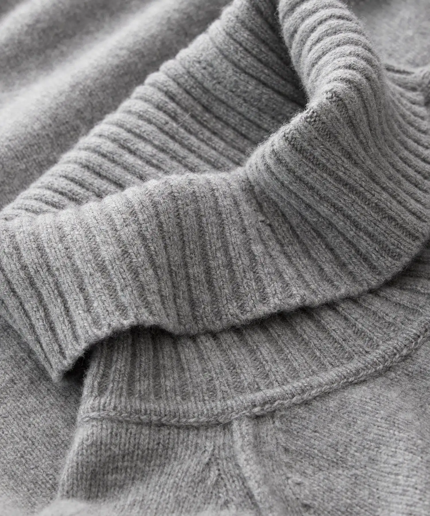 Nomad Turtleneck in Heather Grey